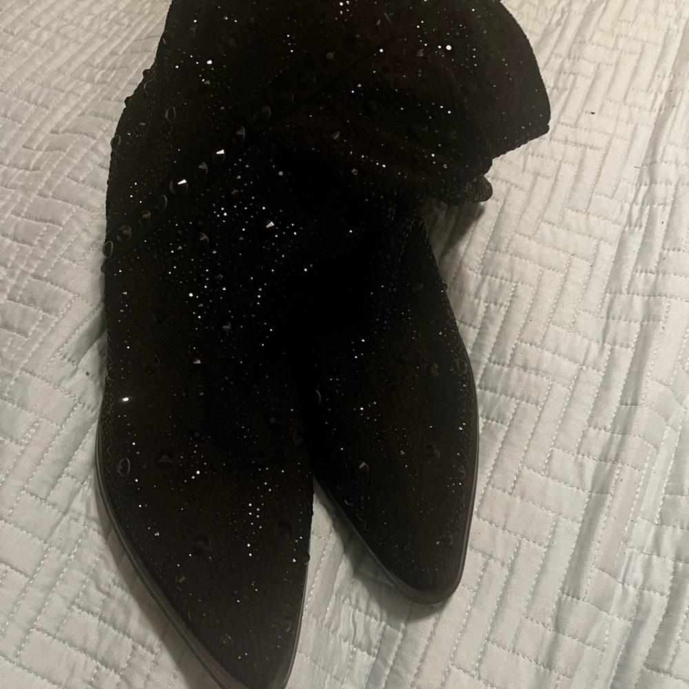 Elegant Black Women's Boots - Picture 6 of 8